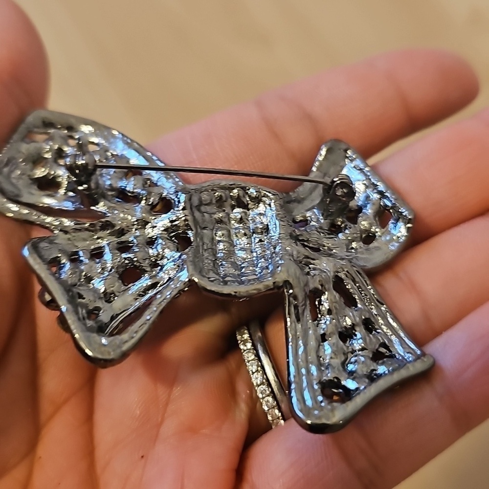 Vintage Bow Brooch - Picture 2 of 2